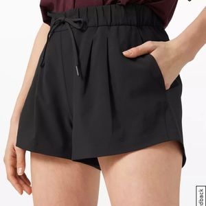Lululemon Stroll at Sundown Short 3’’